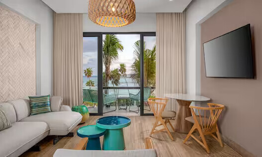 Partial Ocean View Room - King Bed 